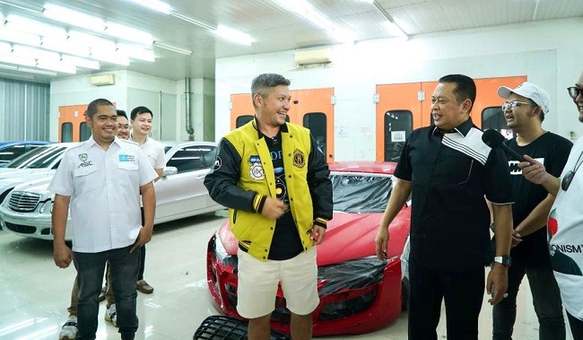 Bamsoet Tinjau Mobil Modifikasi Blackstone Live Modz 2022 Milik Gading Marten