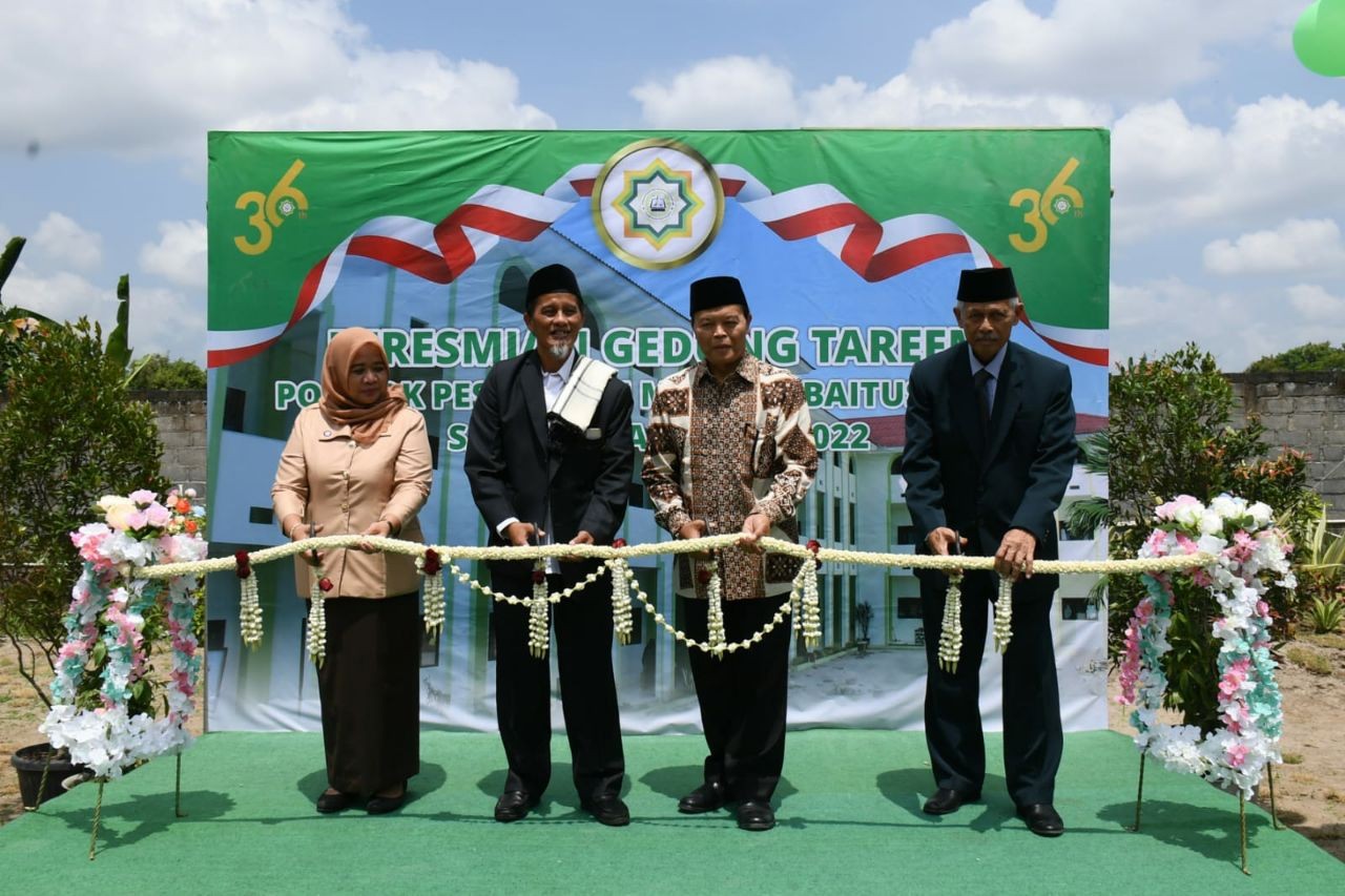 Peresmian Gedung Asrama Putri Ponpes Modern Baitussalam, HNW harap Dana Abadi Pesantren Segera Terwujud