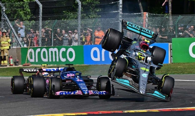 Tabrak Alonso, Hamilton Akui Kesalahannya 