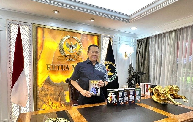 Ketua MPR RI Segera Luncurkan Buku ke-25 dan ke-26 bertajuk '60 Tahun Mengayuh Dayung Di Antara Karang'