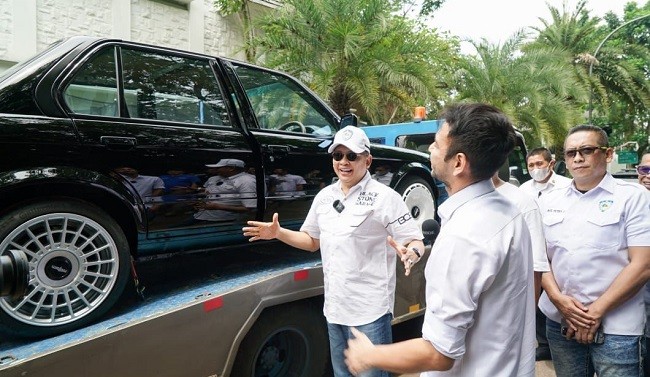 Bamsoet Tinjau Progres Mobil Modifikasi Blackstone Live Modz 2022 Milik Raffi Ahmad