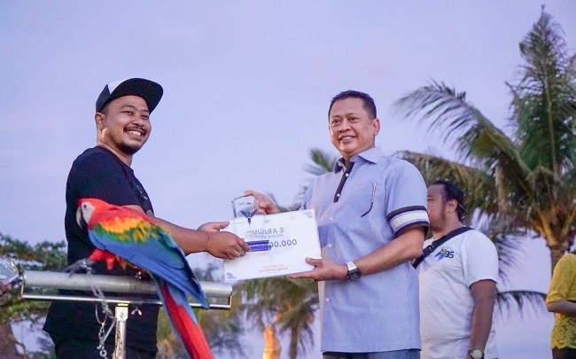 Ketua MPR RI Gelar Lomba Fun Free Fly Burung Paruh Bengkok di Bali