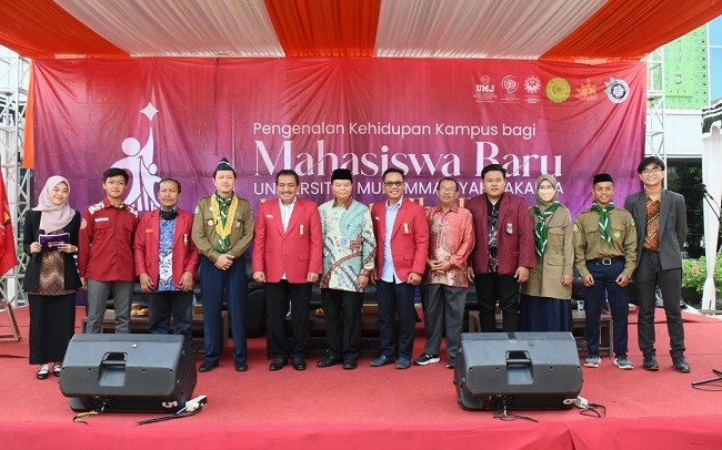 Orasi Kebangsaan di UMJ, HNW Ingatkan Mahasiswa Untuk Resapi Jati Diri Muhammadiyah, Hadirkan Islam Berkemajuan