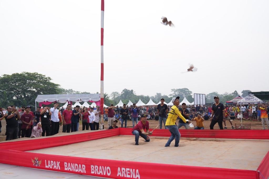Total Hadiah Rp200 Juta, Teten Dorong Lomba Merpati Kolong Diperbanyak