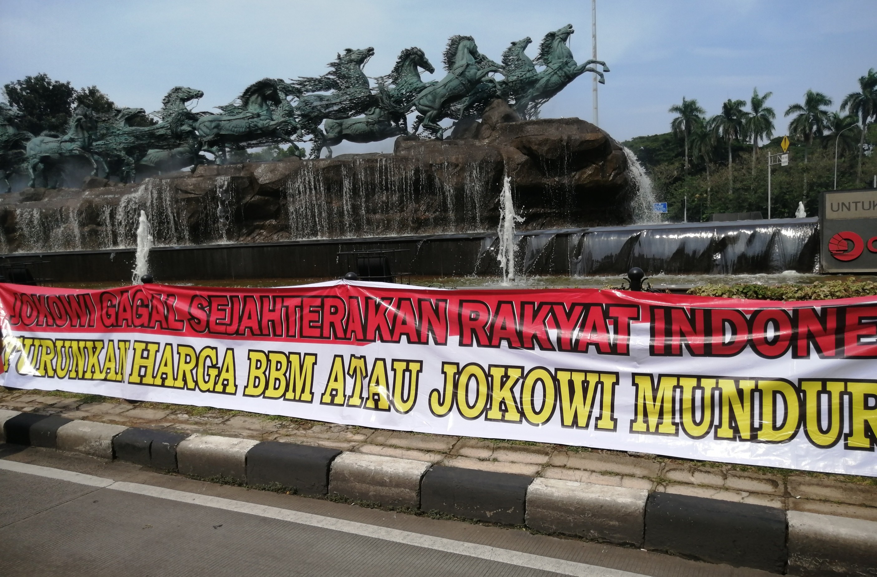 Aksi GNPR: Turunkan Harga BBM atau Jokowi Mundur!