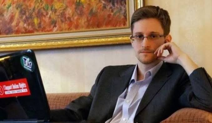 Putin Beri Kewarganegaraan Rusia Kepada Edward Snowden