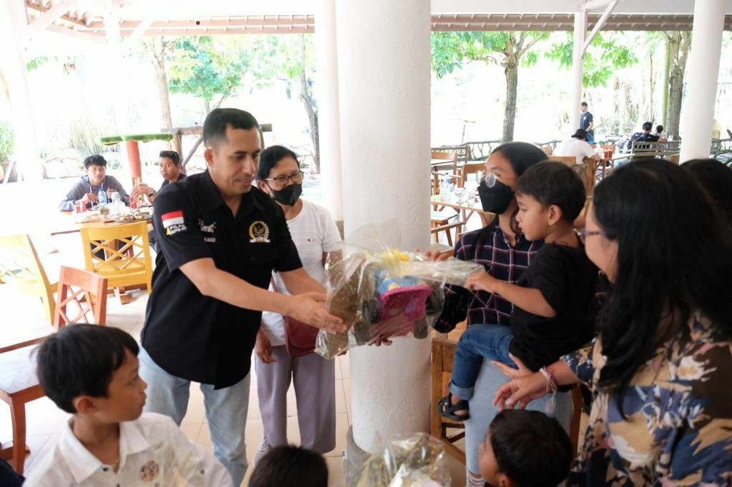 MPR RI Bersama GERAK BS Bali Berikan Santunan dan Ajak Anak Yatim Menikmati Bali Zoo