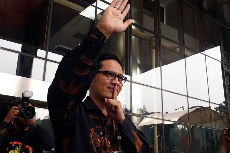 Jadi Pengacara Putri, Eks Ketua Pegawai KPK Sarankan Febri-Rasamala Mundur 