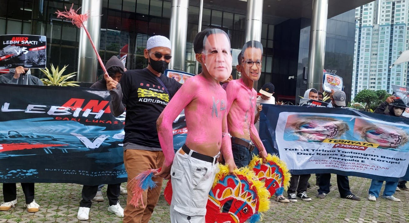 Aksi Kuda Lumping, Aktivis Pecut KPK Desak Supaya Percepat Tuntaskan Kasus Formula E