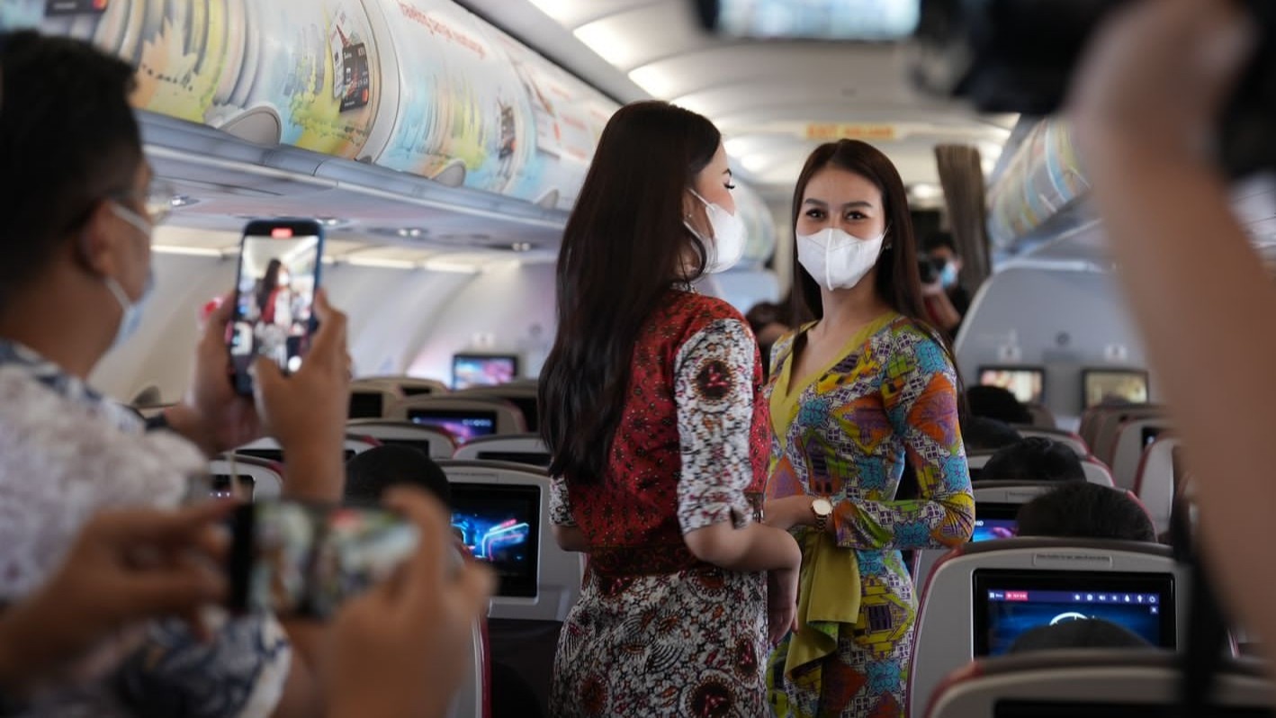 Fashion Show 35 Ribu Kaki, Awak Batik Air Peragakan Outfit Batik Daerah