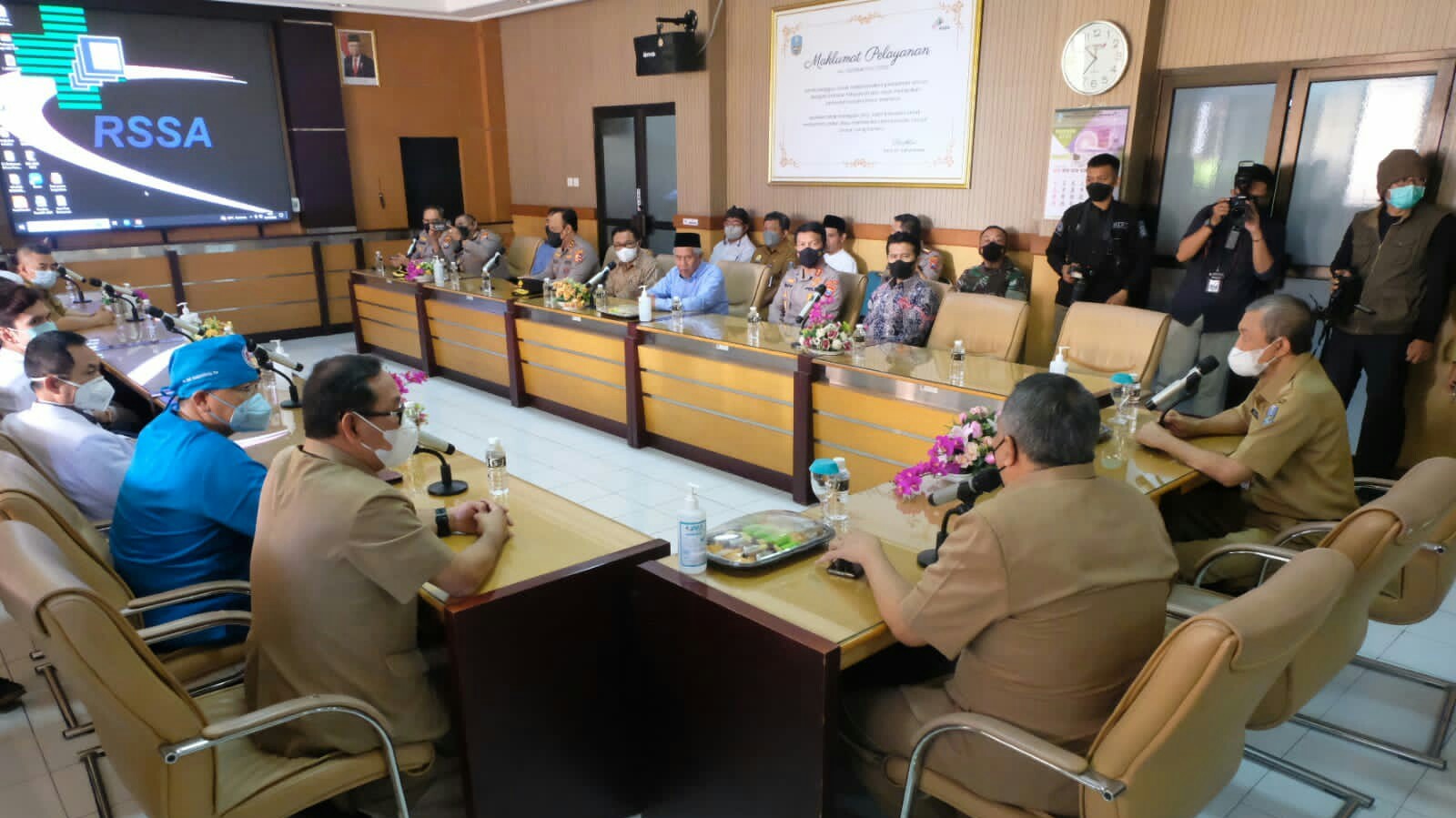 Jenguk Korban Tragedi Kanjuruhan, Forkompimda Jatim Minta RS Beri Perawatan Maksimal