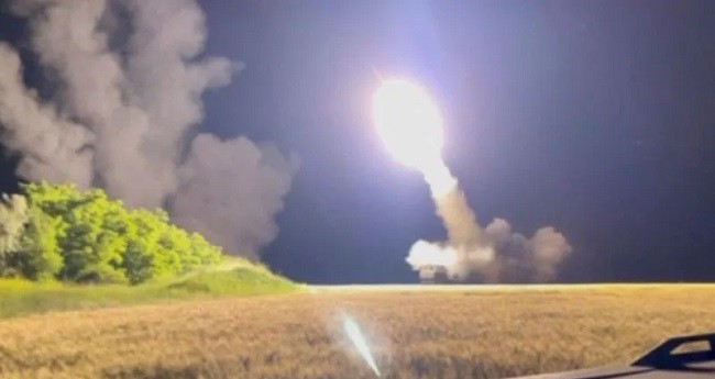 AS akan Tambah Pasokan Peluncur Roket Artileri Mobilitas Tinggi untuk Ukraina 