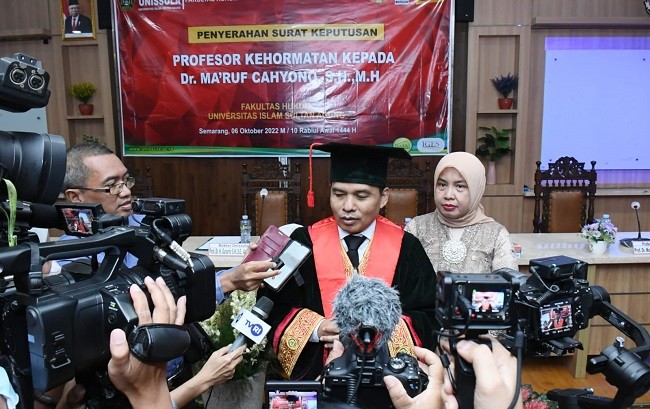 Raih Profesor Kehormatan, Ma’ruf Cahyono: Birokrasi dan Akademik Harus bisa Dilaksanakan Secara Seimbang
