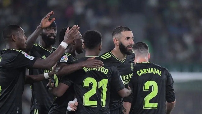 Real Madrid Kokoh Bertengger di Puncak Klasemen Usai Kalahkan Elche 3-0 