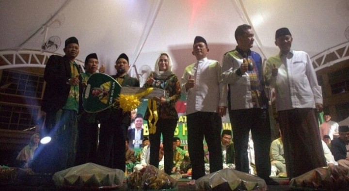Cen Sui Lan Serahkan Bantuan Mobil Ambulance untuk NU Batam Kota