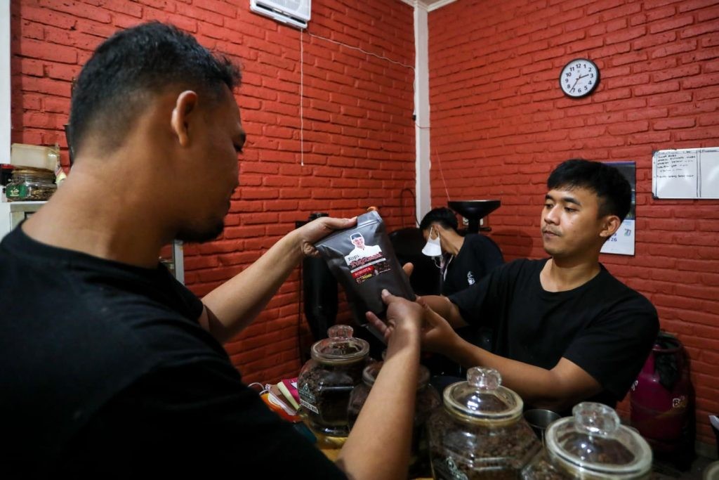 Pasang Wajah Ganjar Pranowo, Kopi Tugiman Banjir Pesanan