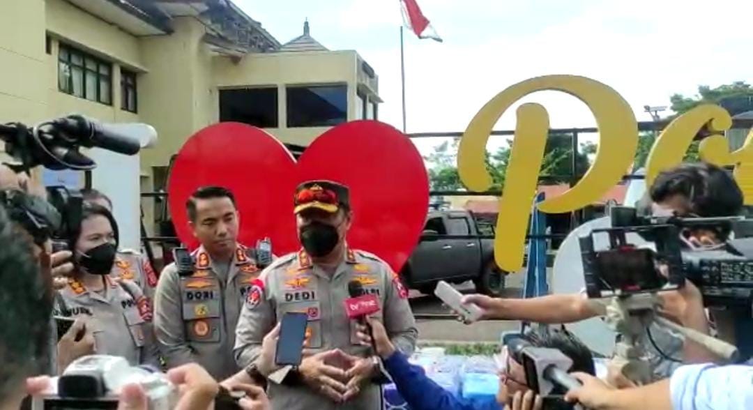 Distribusikan 3.000 Sembako, Kapolri Datang Langsung ke Lokasi Gempa Cianjur