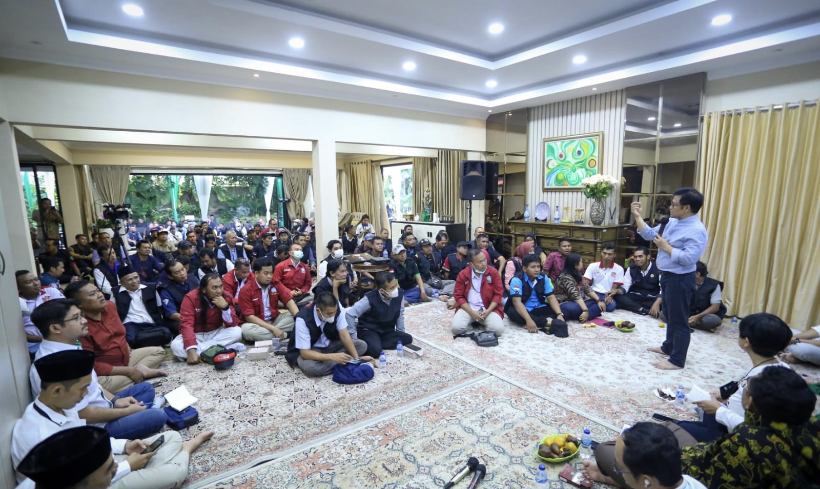 Ratusan Buruh Geruduk Rumah Dinas Cak Imin