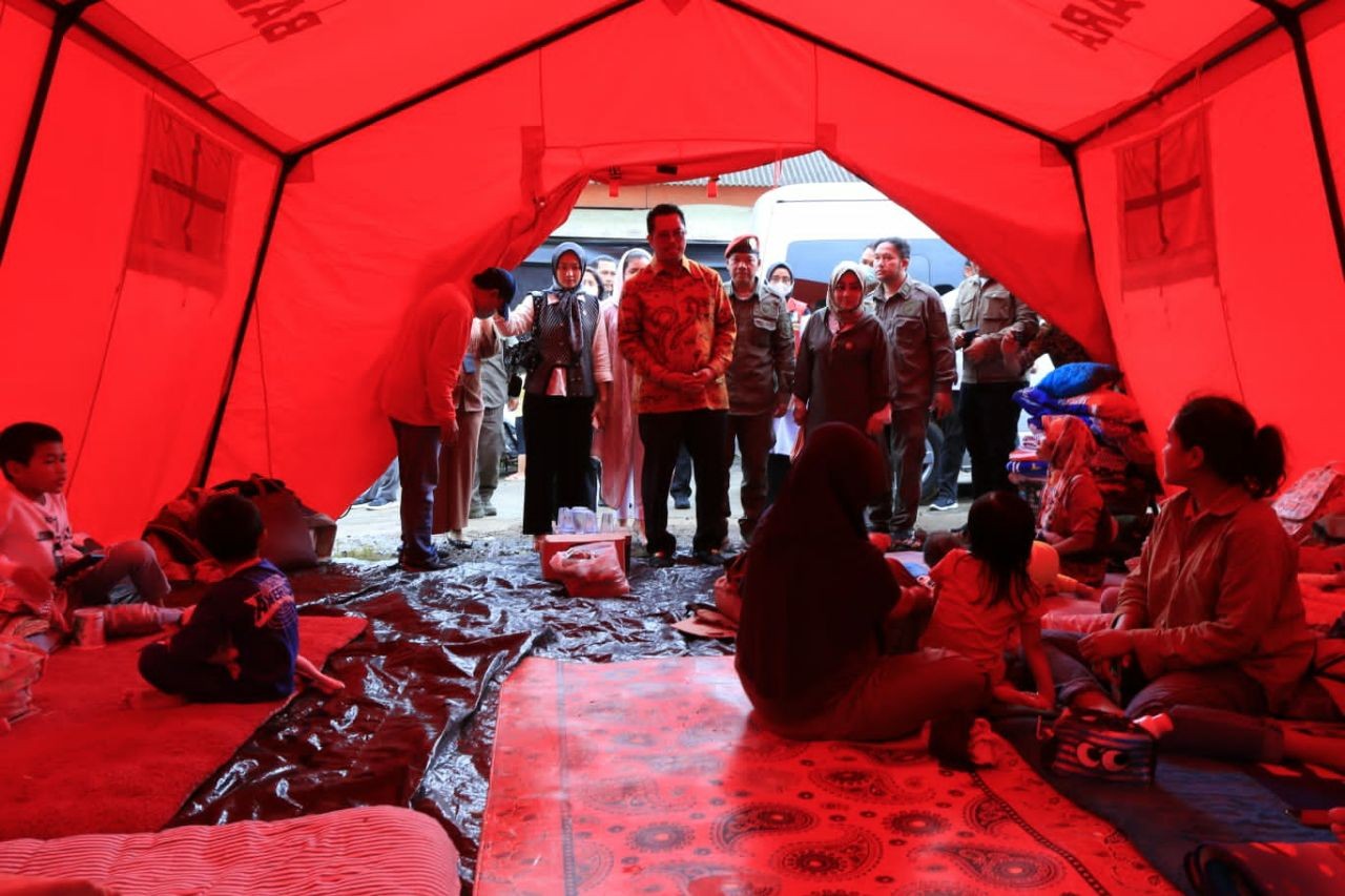 Kunjungi Pengungsi Gempa Cianjur, Mahyudin Sampaikan Sumbangan Hasil Urunan Anggota DPD RI