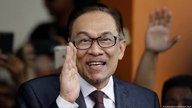 Anwar Ibrahim Resmi Diangkat Jadi Perdana Menteri Malaysia