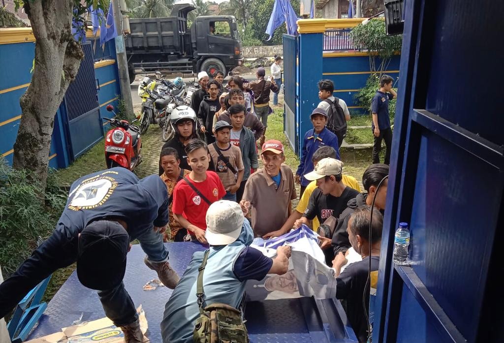 Posko NasDem Peduli di Cianjur Terus Salurkan Bantuan