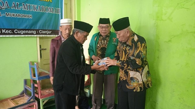 Badko TKQ-TPQ-TQA Bekasi Beri Uang dan Sembako ke Korban Gempa Cianjur, Athoillah Mursjid: Ini Tahap Awal