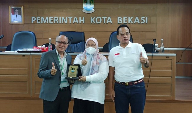 Pemerintah Kota Pakse Laos Adopsi Pengelolaan Lumpur Tinja di Kota Bekasi