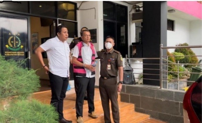 Tersandung Korupsi, Ketua Koperasi Saung Bekasi Digelandang Ke Hotel Prodeo