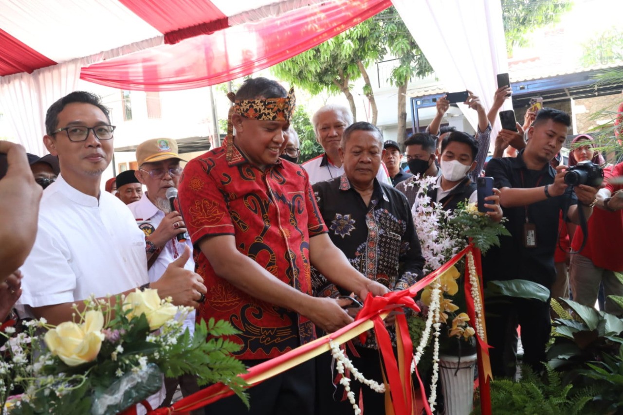 Resmikan Sekretariat RW 16 Kelurahan Jakamulya, Ini Harapan Plt Walkot Bekasi
