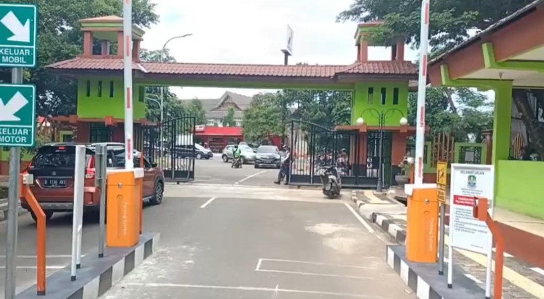 Proyek Palang Pintu Rp585 Juta, Pemkot Bekasi: Parkir di Sini Semrawut