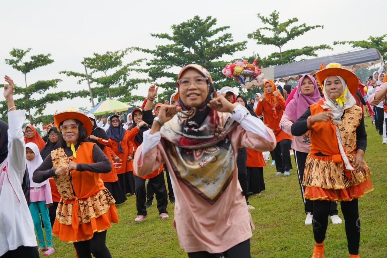 Gelar Senam Cegah Stunting, Netty Aher Gandeng BKKBN