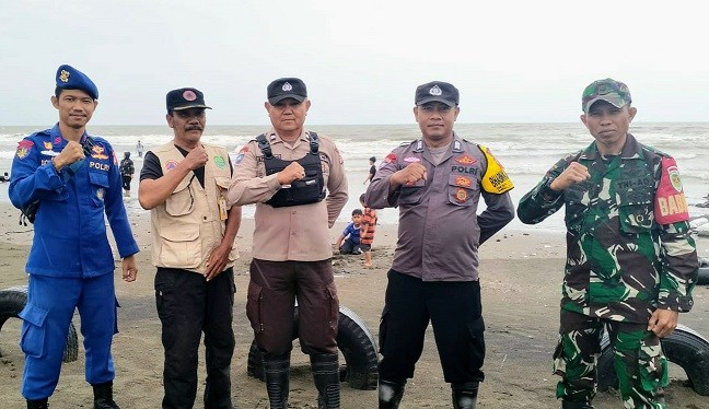 Kapolsek Legonkulon Imbau Wisatawan Pondok Bali Awasi Anaknya yang Mandi di Pantai 