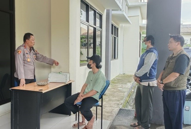 Terduga Pelaku Pencuri Kotak Amal Masjid Jami Darussalam Dihajar Warga