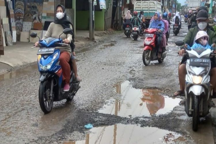 Jalan Raya Kedung Pengawas Tak Diperbaiki, Pj Bupati Bekasi Tolong Diperhatikan!