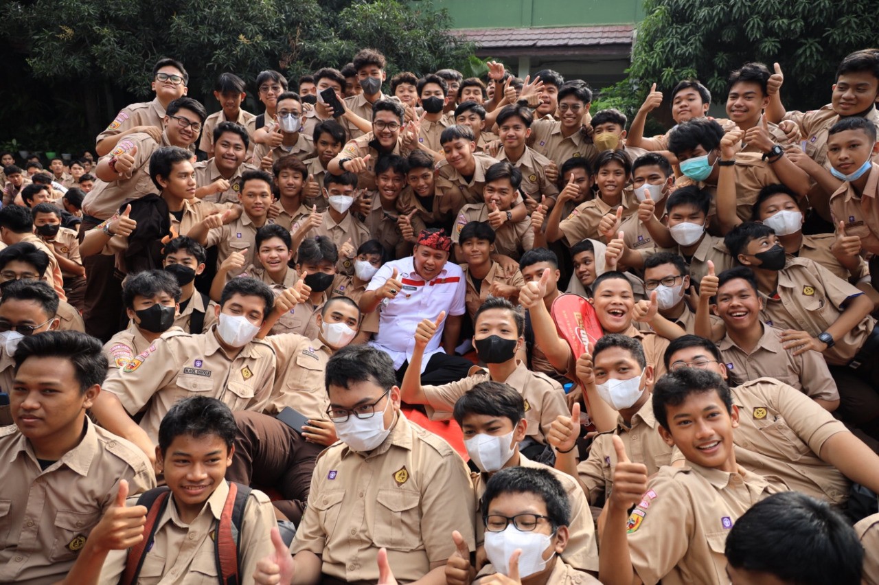 Kunjungi SMA Negeri 3 Kota Bekasi, Ini Pesan Tri Adhianto