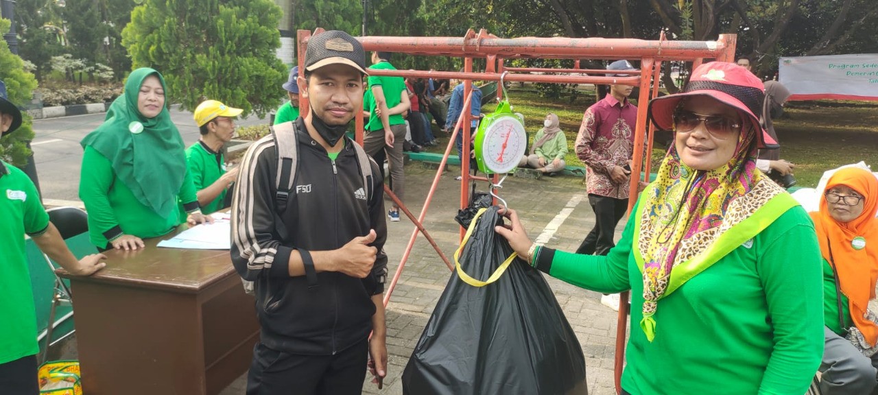 Dinas LH dan BSIP Bekasi Kembali Gelar Program Sedekah Sampah untuk PNS