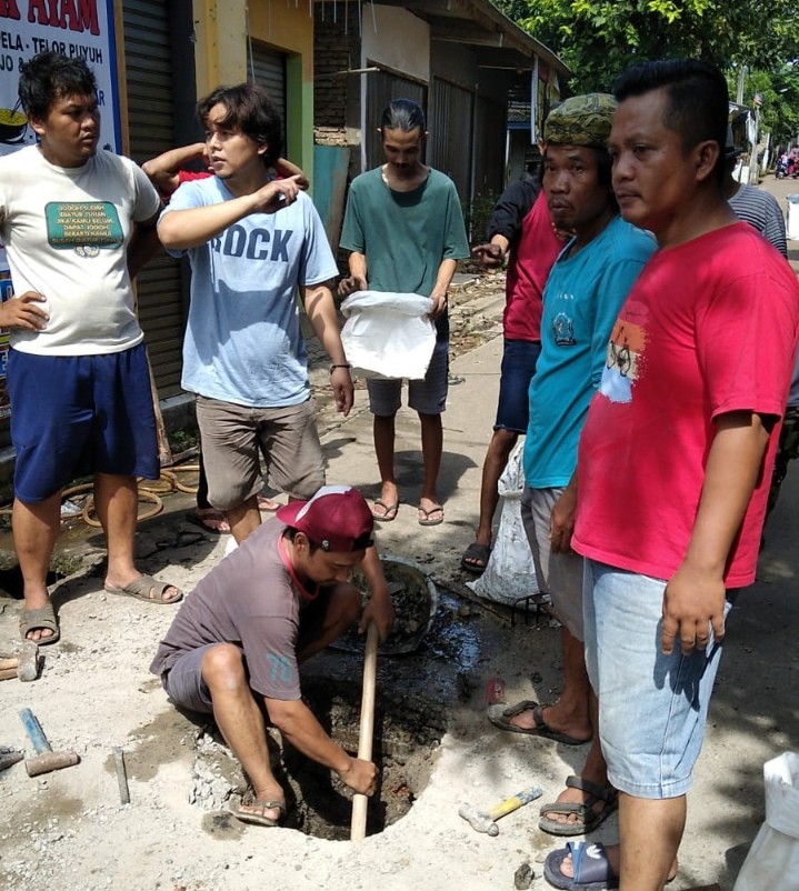 Viral Video Semburan Air di Jalan, Begini Klarifikasi Warga Bantargebang