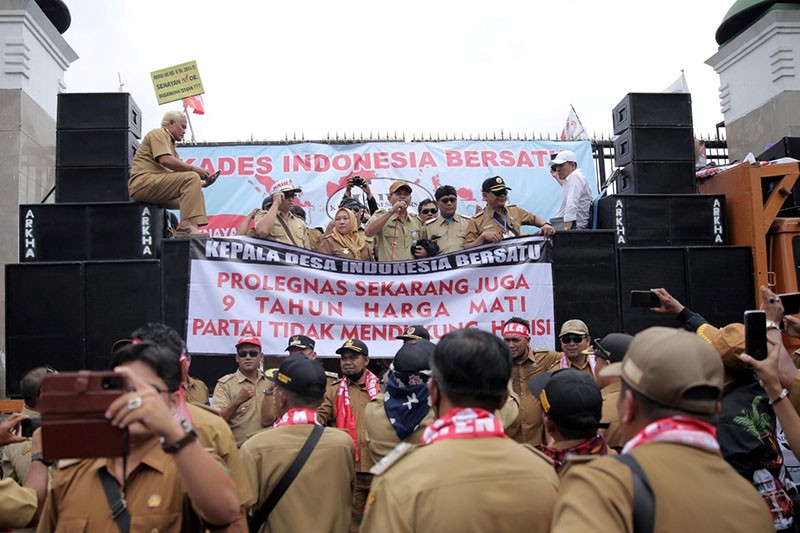 Ribuan Kepala Desa Demo di DPR
