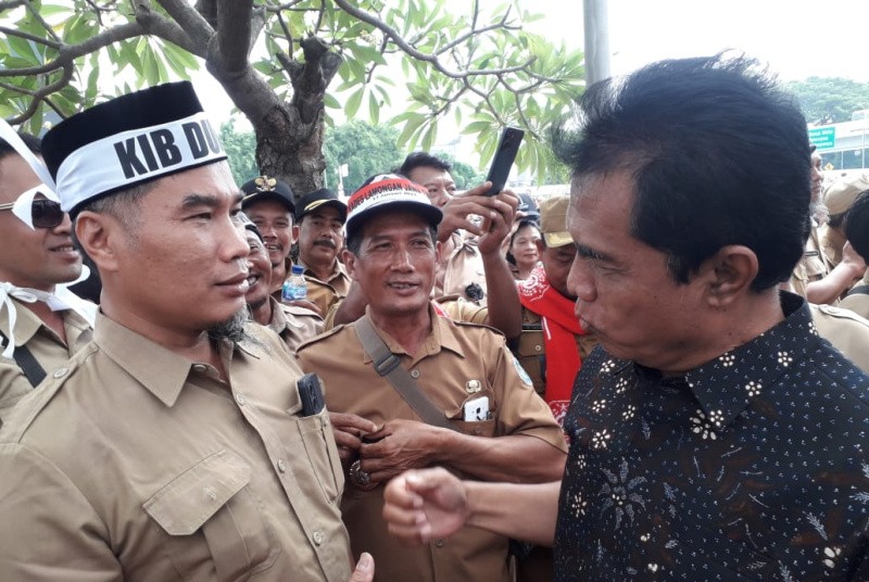 Anggota Komisi II DPR RI Riyanta Temui Kepala Desa, Demo Di DPR