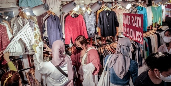 Menparekraf Dorong Pelaku Thrifting Pasarkan Pakaian Bekas Buatan Lokal 