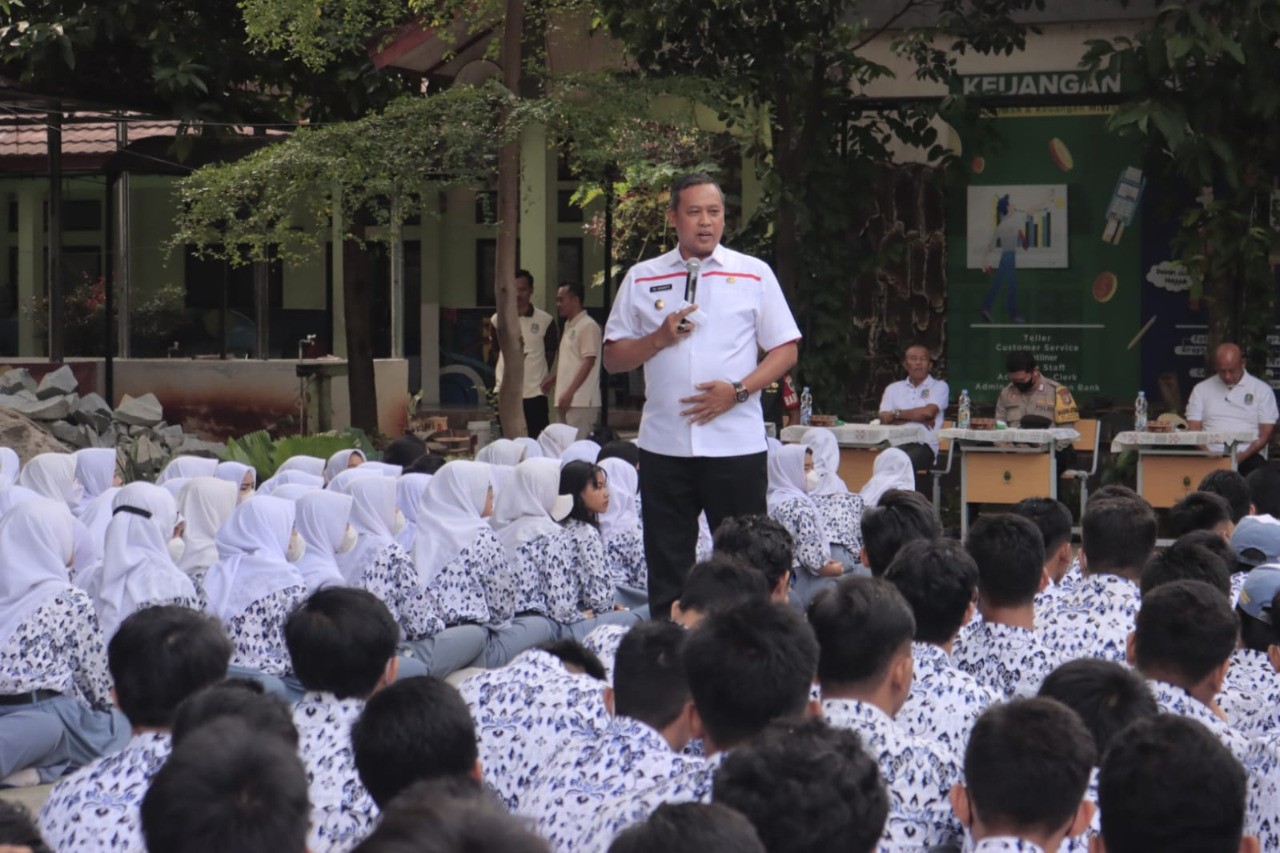 Datangi SMKN 9 Kota Bekasi, Tri Adhianto Beri Wawasan Kebangsaan