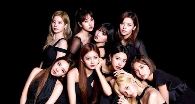 TWICE Tonjolkan Keunikan Grup lewat "Moonlight Sunrise"