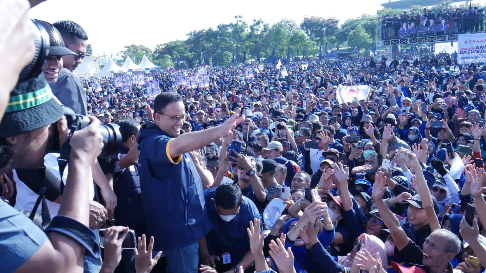 Puluhan Ribu Warga Bandung Bersama Anies Baswedan