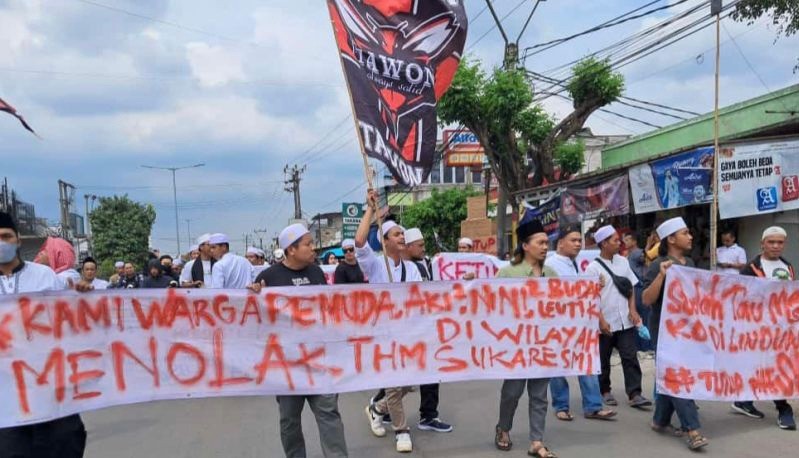 Warga Bekasi Tutup Tempat Hiburan Berkedok Restoran di Lippo Cikarang