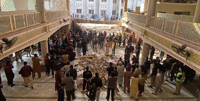 Korban Tewas Akibat Serangan Terhadap Masjid Markas Polisi Pakistan Capai 100 Orang