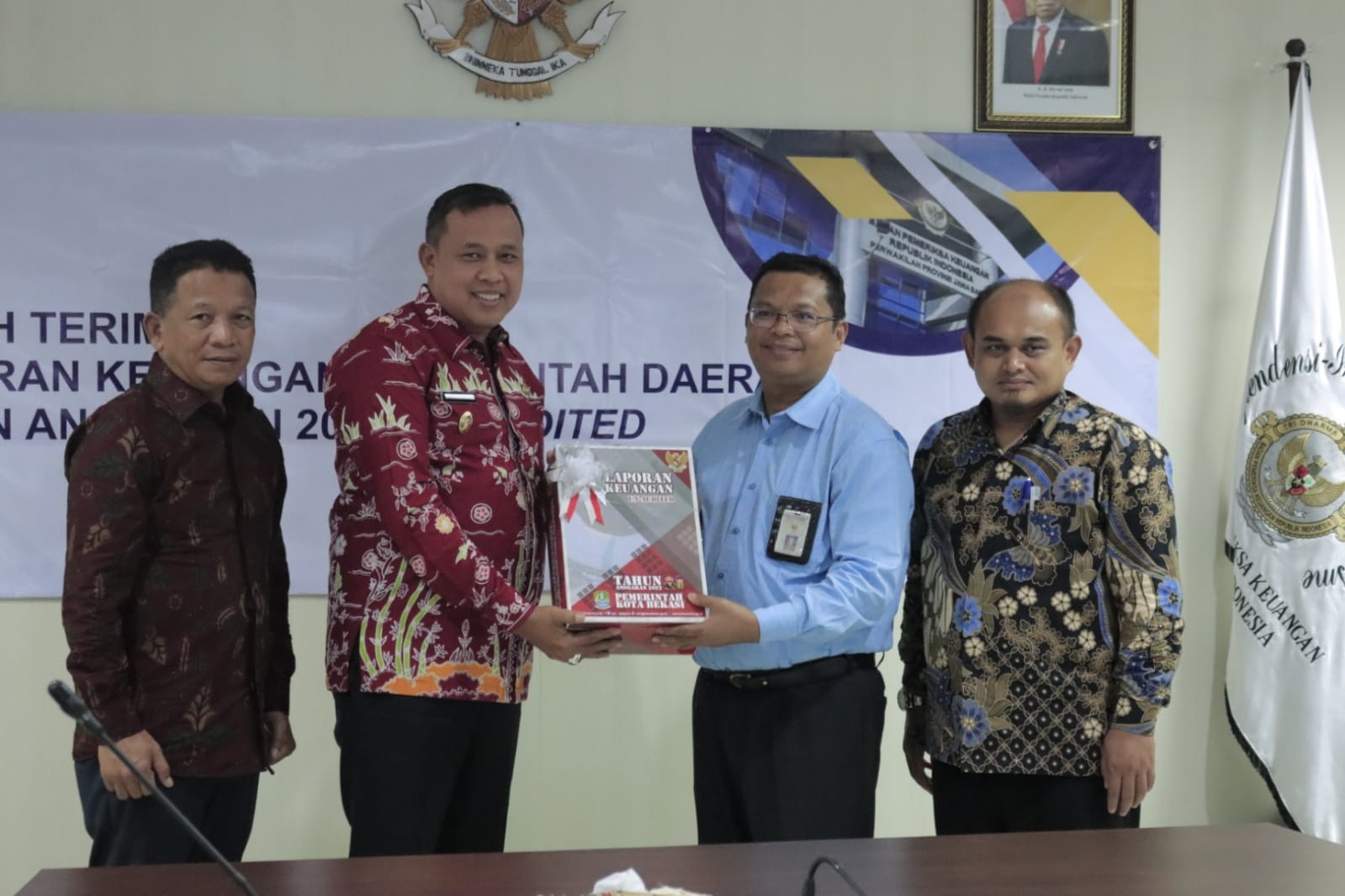 Serahkan LKPD Pemkot Bekasi ke BPK, Tri Harap Dapat WTP