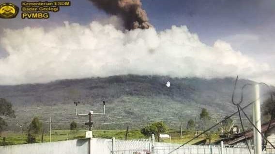 Gunung Kerinci Kembali Meletus, Warga Diminta Tak Beraktifitas 3 Km dari Kawah