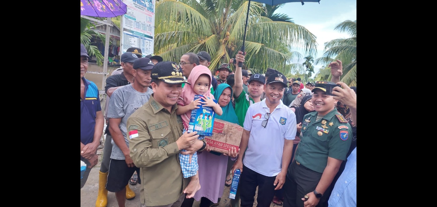 Bupati Sambas Tinjau Langsung Warga Terdampak Banjir