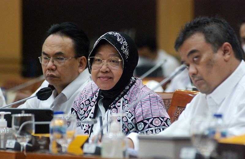 Mensos Risma Raker dengan Komisi VIII DPR