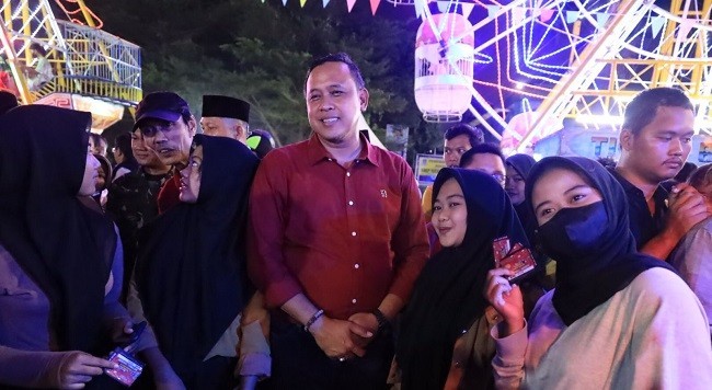 Serahkan Hadiah Lomba Hadroh, Tri: Ramaikan Kota Bekasi dengan Ide-ide Kreatif